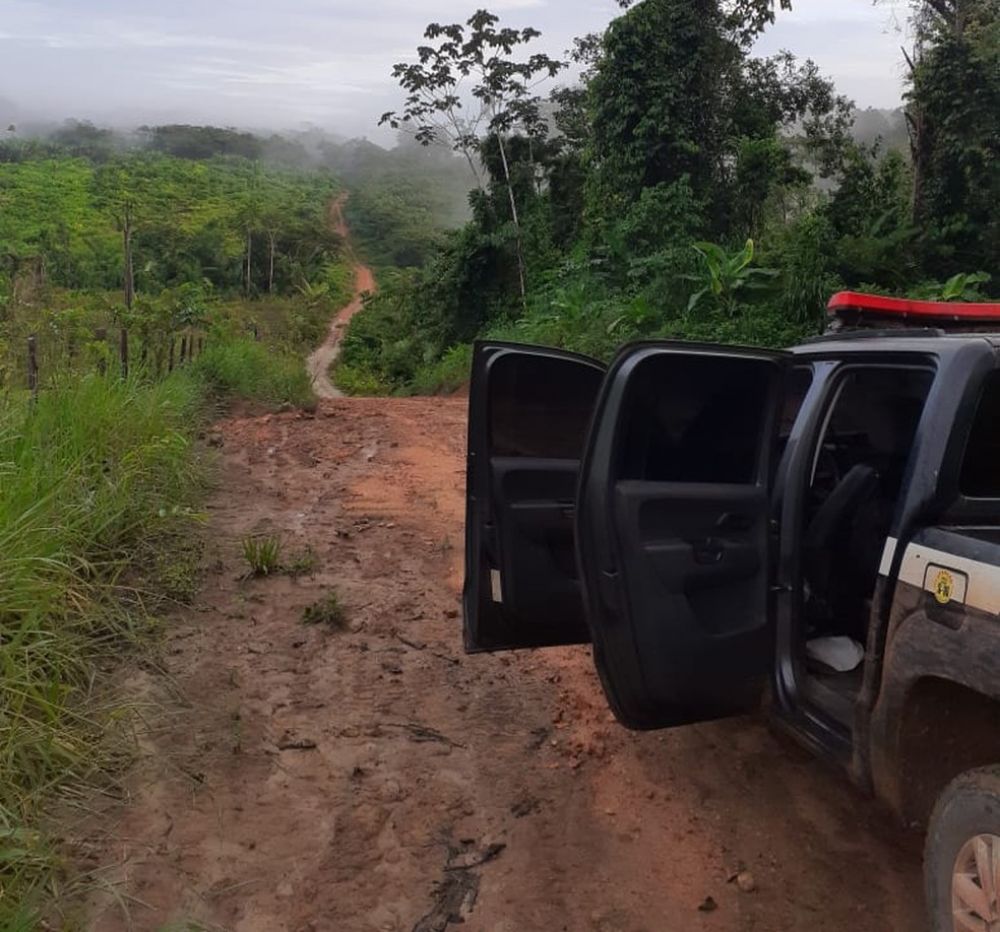 Prisão do suspeito foi em uma ramal na comunidade Serra Azul, em Alenquer — Foto: Polícia Civil de Alenquer/Divulgação