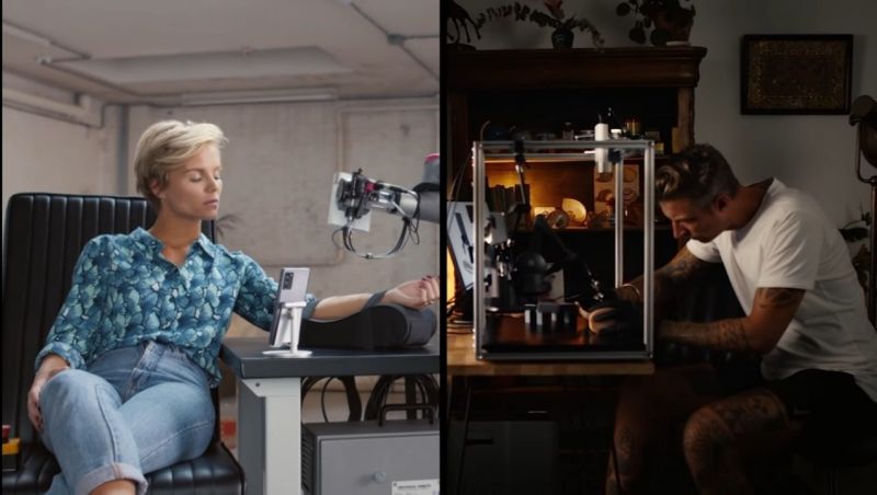 Essa foi a primeira tatuagem feita de forma remota - (Foto: Reprodução/YouTube)