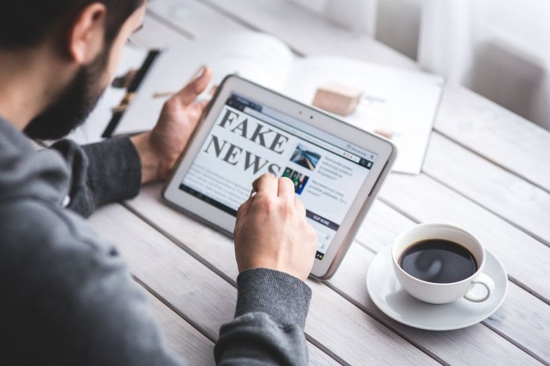 Pesquisadores de universidade na Escócia identificaram o perfil de quem acredita em fake news - (Foto: Pixabay)