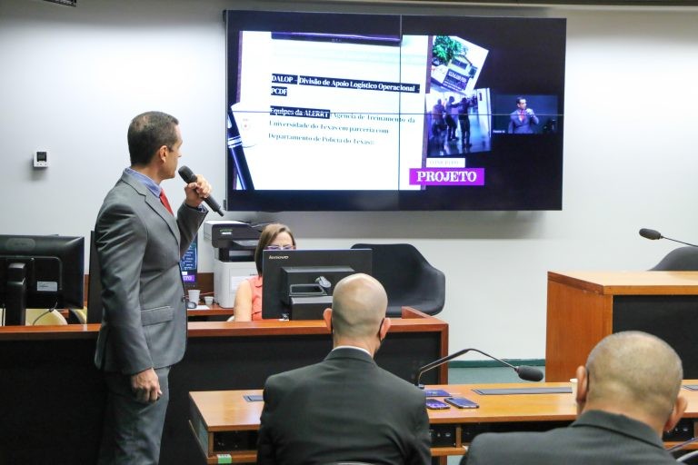 Felipe Gabriel, agente da PCDF, apresentou dados sobre homicídio ativo - (Foto: Wesley Amaral/Câmara dos Deputados)
