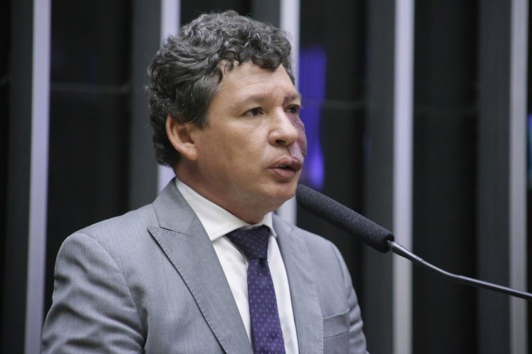 Reginaldo Lopes: flexibilização das normas trabalhistas não pode valer por tempo indeterminado - (Foto: Paulo Sérgio/Câmara dos Deputados)