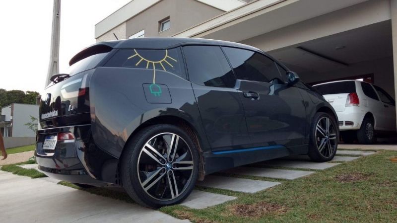 Administrador de empresas possui um BMW i3 desde 2016 - (Foto: Reprodução/Arquivo pessoal)