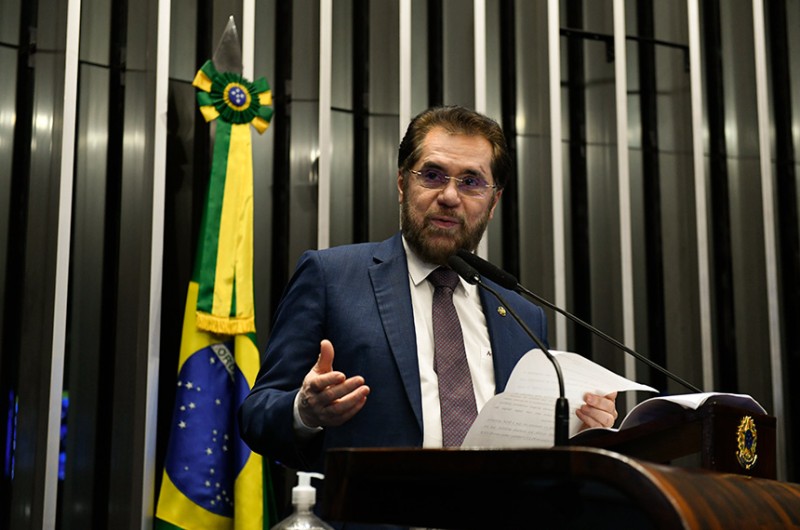 O senador Plínio Valério quer que a superintendência do Basa reveja o programa de demissão - Roque de Sá/Agência Senado