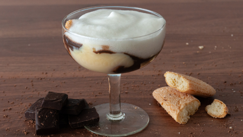 Pavê conquista 3º lugar no ranking de melhores bolos do mundo da Tasteatlas Awards. Crédito: Canva