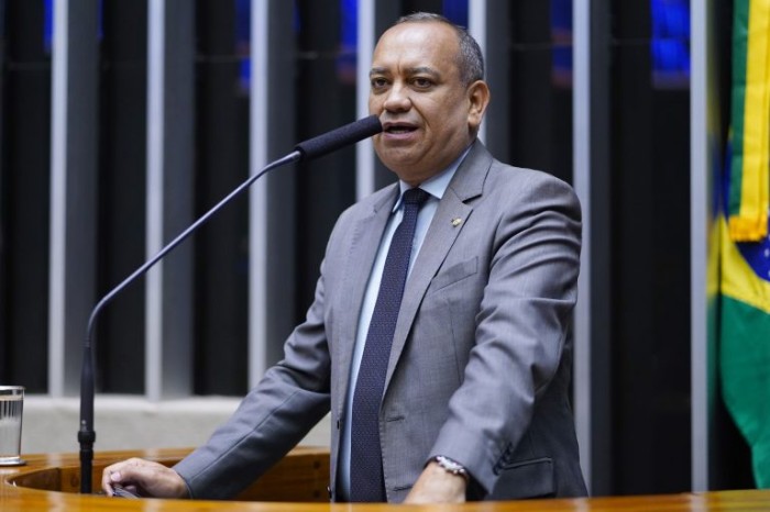 Max Lemos, autor da proposta - (Foto: Pablo Valadares / Câmara dos Deputados)