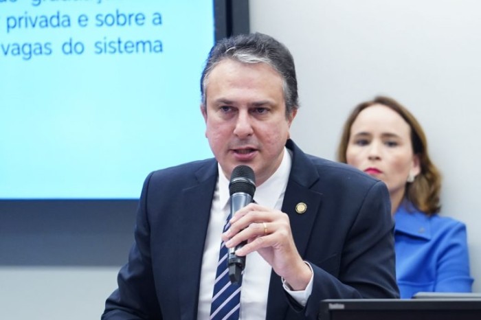 Camilo Santana pediu união, independentemente de partidos, para combater violência - (Foto: Pablo Valadares / Câmara dos Deputados)