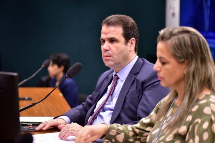 Aureo Ribeiro é autor de proposta que propõe teto de gastos para cartões corporativos - (Foto: Zeca Ribeiro/Câmara dos Deputados)