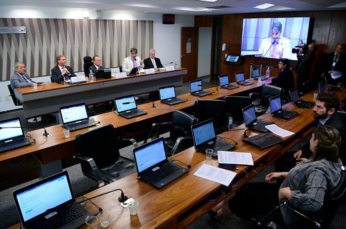 Seis especialistas, como André Lima, do Ministério do Meio Ambiente, participaram de audiência pública da CMA sobre a criação de uma política nacional de manejo e controle de queimadas e combate a incêndios florestais - Pedro França/Agência Senado