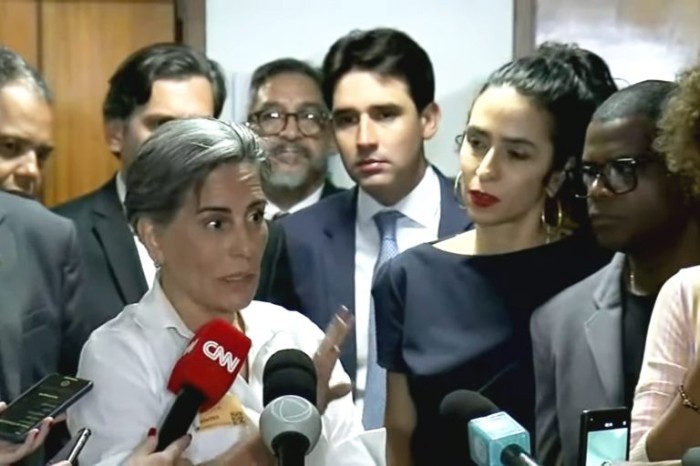 Artistas dão entrevista na Câmara - (Foto: Reprodução/YouTube)