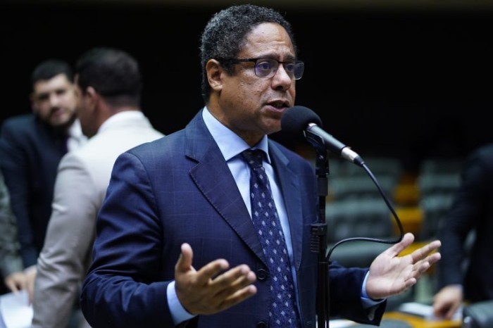O relator da proposta, deputado Orlando Silva - (Foto: Pablo Valadares/Câmara dos Deputados)