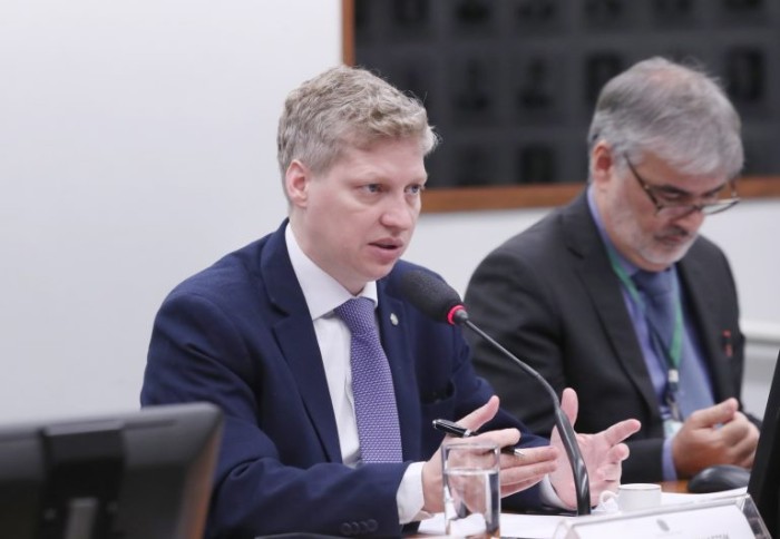 Marcel van Hattem cobra prioridade do governo no processo de entrada na OCDE - (Foto: Bruno Spada/Câmara dos Deputados)