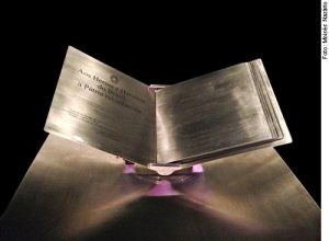 O Livro dos Heróis da Pátria - (Foto: Agência Senado)