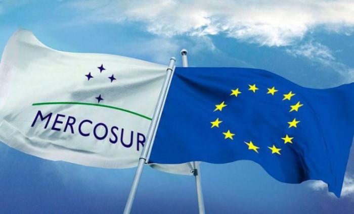 Bandeira do Mercosul e da União Europeia - (Foto: Reprodução)