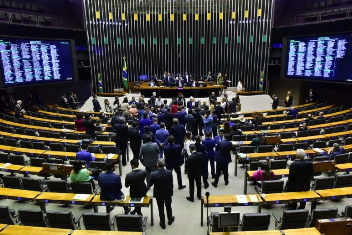 Deputados analisam projetos em Plenário - (Foto: Zeca Ribeiro/Câmara dos Deputados)