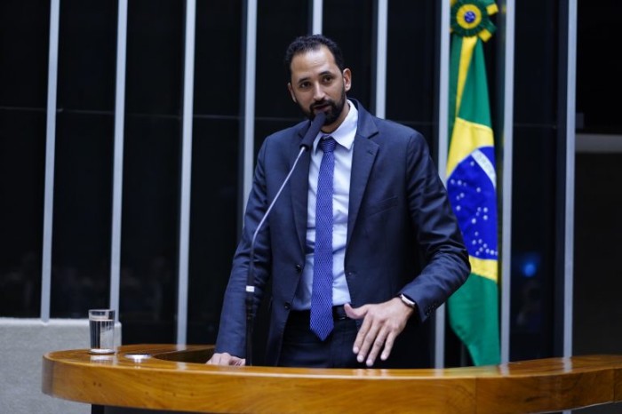 Mauricio do Vôlei: outros esportes não movimentam as vultosas quantias vistas no futebol - (Foto: Pablo Valadares/Câmara dos Deputados)