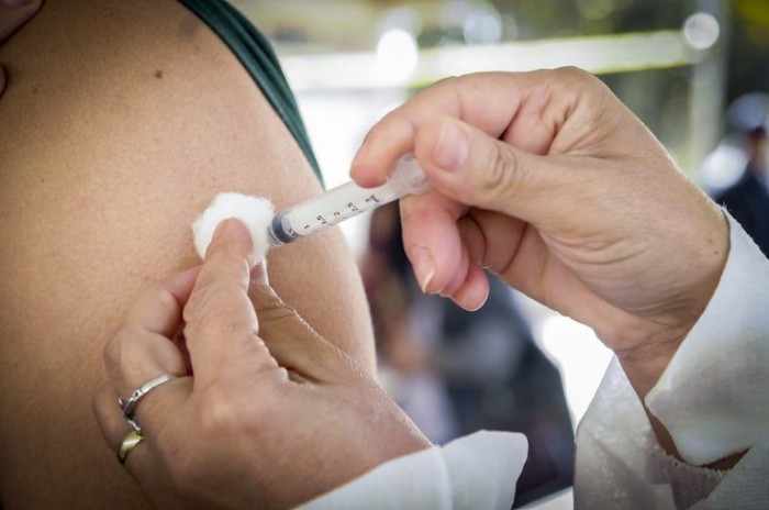 Deputado quer discutir como ampliar cobertura vacinal - (Foto: Breno Esaki/Agência Saúde DF)