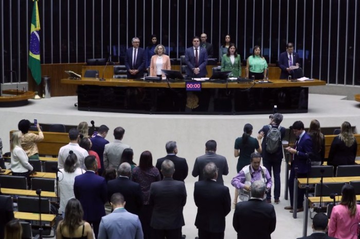 Sessão solene em homenagem à Semana da Enfermagem - (Foto: Bruno Spada/Câmara dos Deputados)
