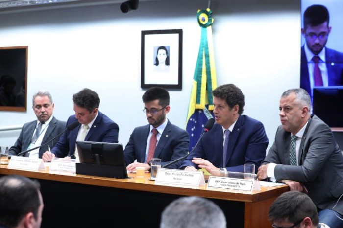 Integrantes da CPI do MST reunidos - (Foto: Bruno Spada/Câmara dos Deputados)
