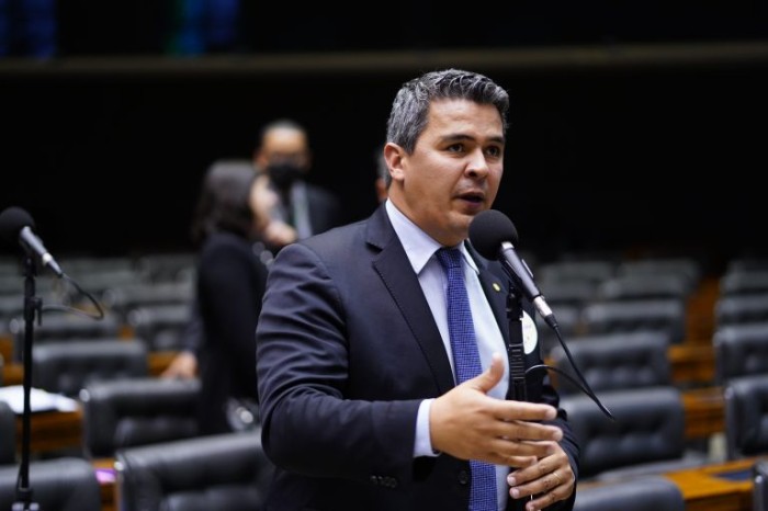 O relator Diego Garcia recomendou a aprovação da proposta - (Foto: Pablo Valadares/ Câmara dos Deputados)