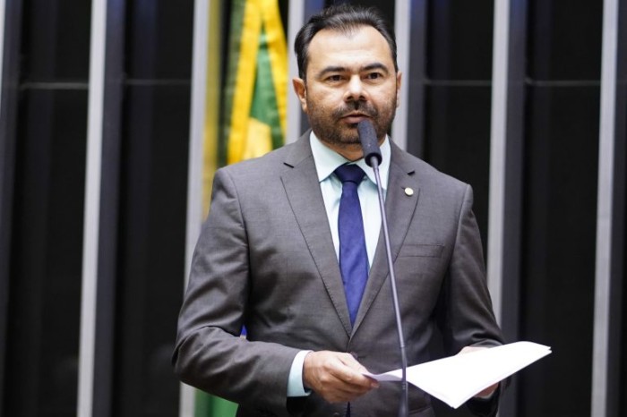 Idilvan Alencar, autor do requerimento para a realização do debate - (Foto: Pablo Valadares/Câmara dos Deputados)
