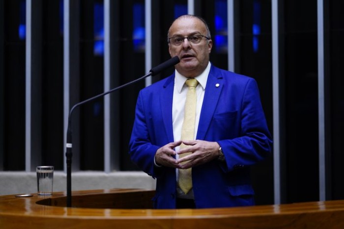 O autor da proposta, deputado Paulinho Freire - (Foto: Pablo Valadares/Câmara dos Deputados)