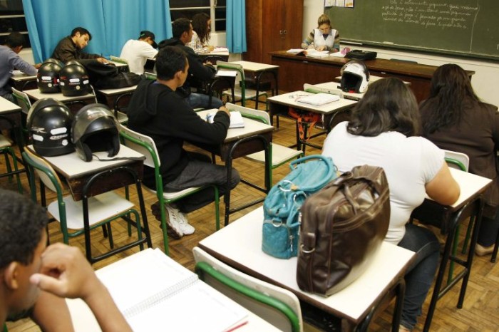 Em 2022, havia 2,7 milhões de alunos na educação de jovens e adultos - (Foto: Divulgação/Agência de Notícias do Paraná)