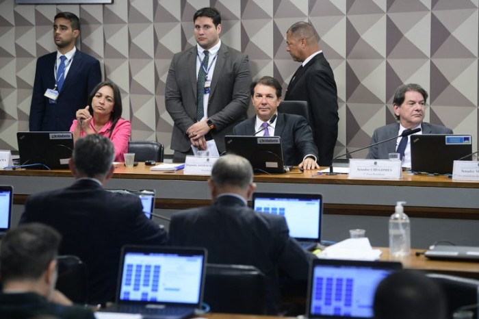 Arthur Oliveira Maia (C): 