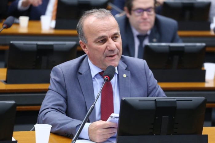 O relator da proposta, deputado Helder Salomão - (Foto: Vinicius Loures/Câmara dos Deputados)