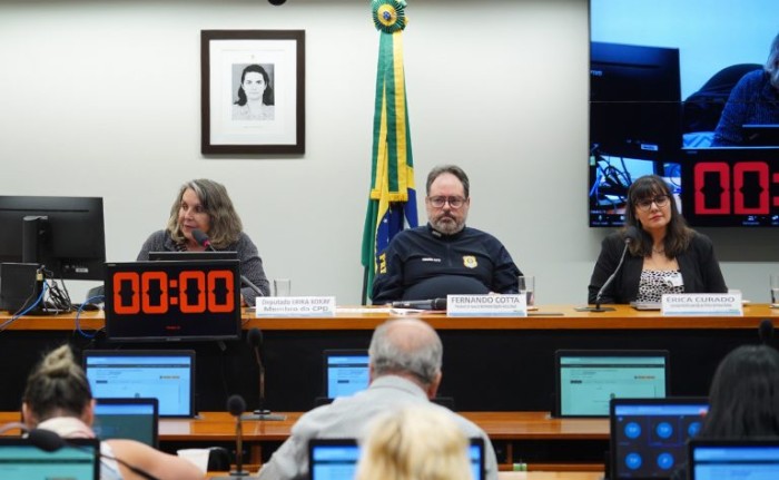 Erika Kokay preside a audiência que comemorou o Dia do Orgulho Autista - (Foto: Will Shutter / Câmara dos Deputados)
