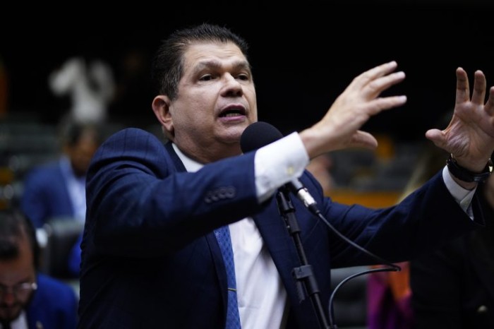 Mauro Benevides: prefeitos não apresentaram estudo que demonstrasse queda de receita dos municípios com a reforma - (Foto: Pablo Valadares/Câmara dos Deputados)