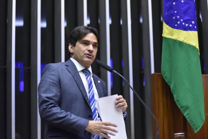 O autor da proposta é o deputado Murilo Galdino - (Foto: Zeca Ribeiro/Câmara dos Deputados)