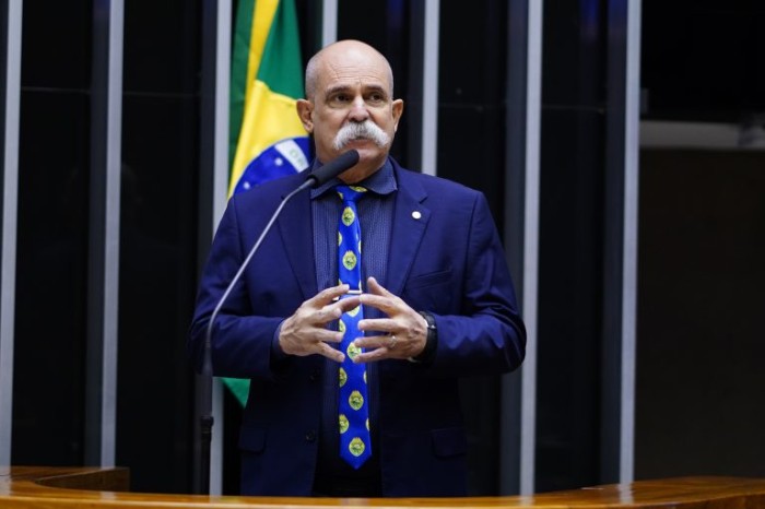 Deputado Sargento Fahur, autor do projeto - (Foto: Pablo Valadares / Câmara dos Deputados)