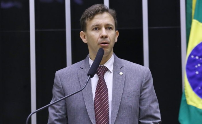 Para Velloso, apenas casos de maior complexidade devem permanecer na atenção especializada - (Foto: Vinicius Loures / Câmara dos Deputados)