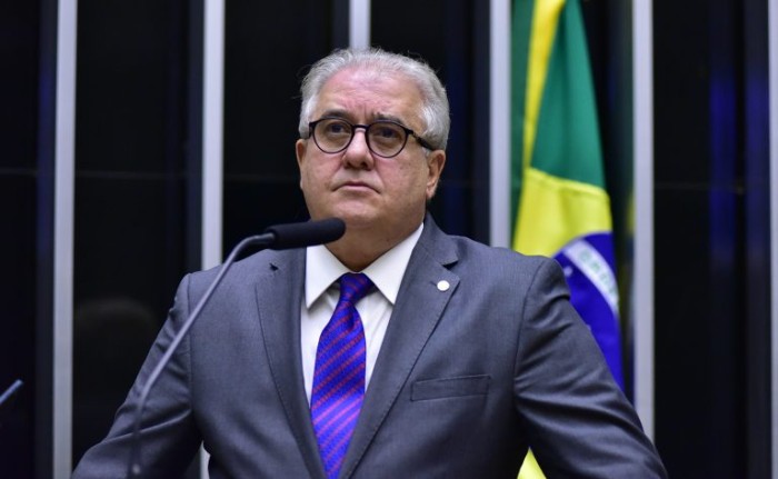 O deputado Augusto Coutinho recomendou a aprovação da proposta - (Foto: Zeca Ribeiro/Câmara dos Deputados)