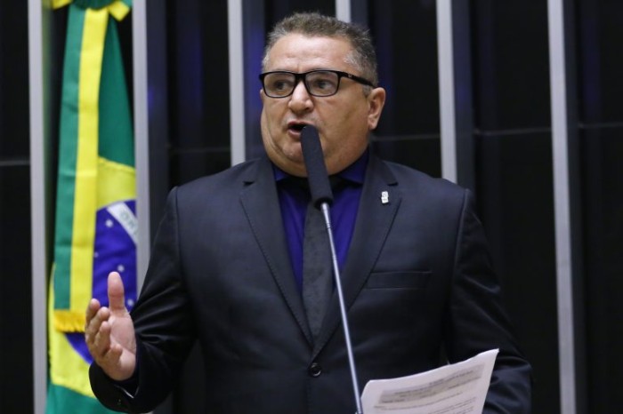 Prof. Reginaldo Veras: medida representa a valorização do magistério - (Foto: Vinicius Loures/Câmara dos Deputados)