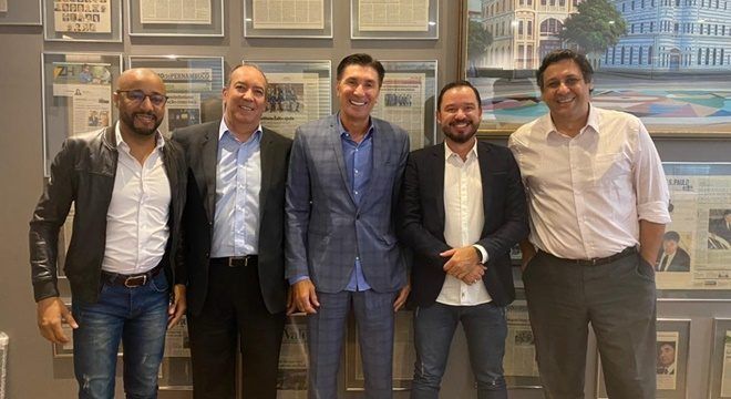 Janguiê Diniz, do Instituto Êxito, ao centro, com os sócios do InovaHub (Foto: Divulgação) - (Foto: Programa Inova 360)