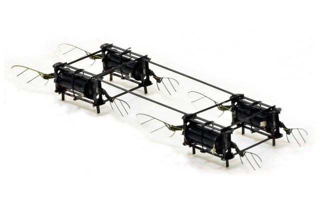 Drone tem peso semelhante ao de uma abelha - (Foto: Divulgação/MIT)